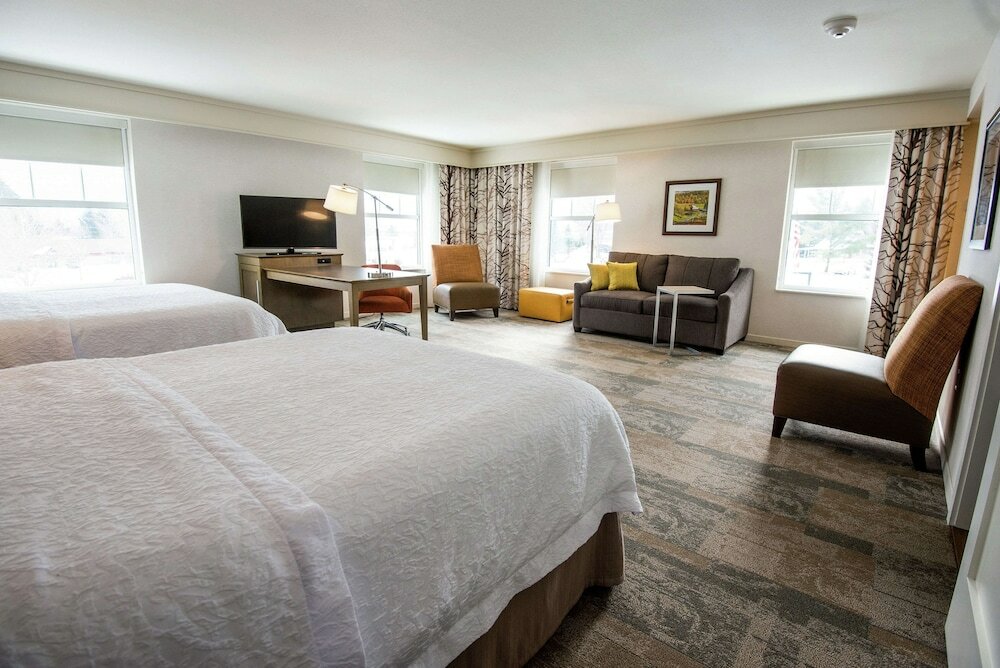 Фото Hampton Inn and Suites Manchester