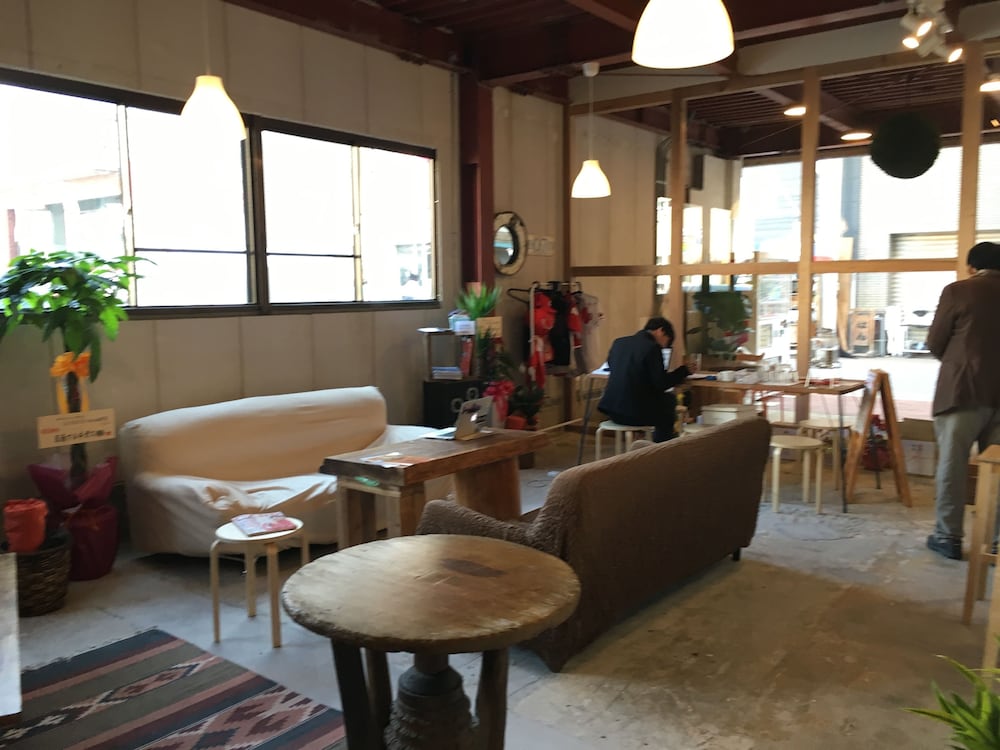 Фото Fan Aburatsu Sports Bar & Hostel