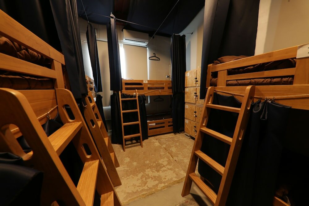 Фото Fan Aburatsu Sports Bar & Hostel