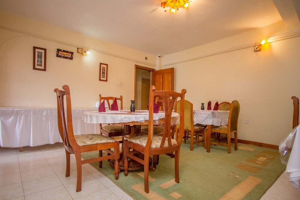 Фото Ivys Inn Guest House