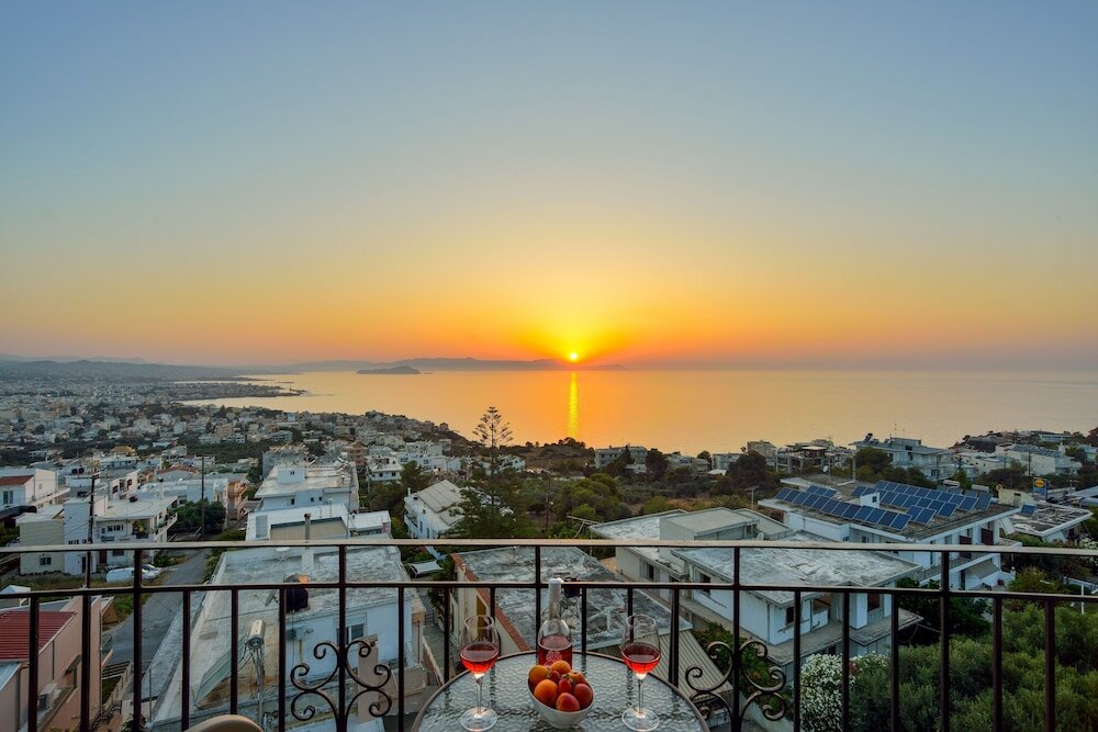 Фото Loucerna Suites Chania