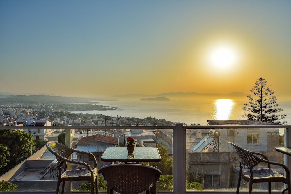 Фото Loucerna Suites Chania