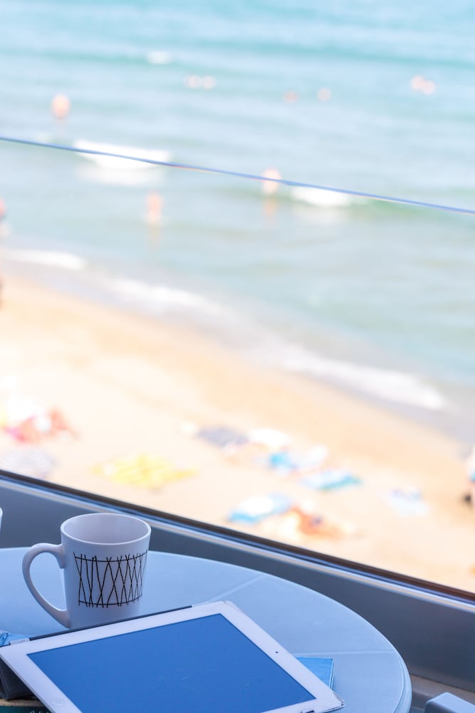 Фото Meltemi Coast Suites