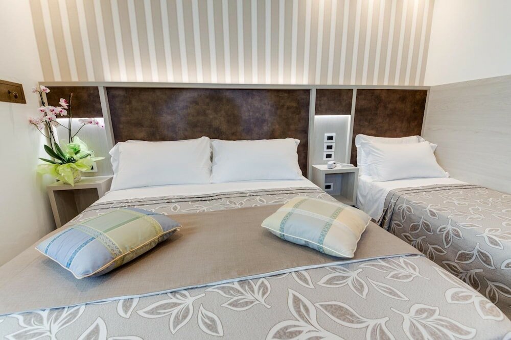 Фото Hotel Cavour Cesenatico