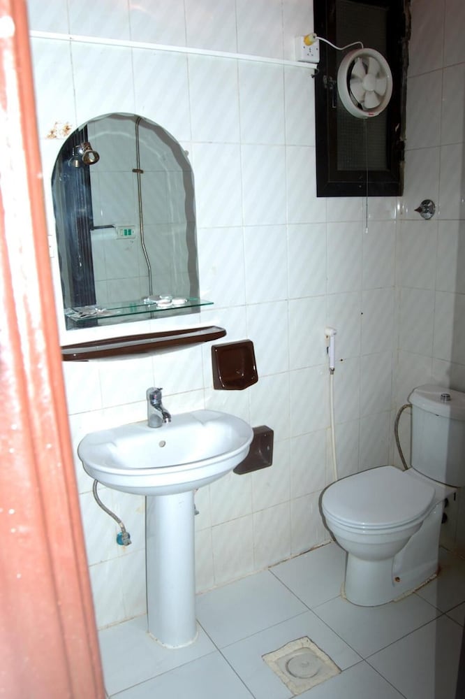 Фото Al Eairy Furnished Apartments Jeddah 2