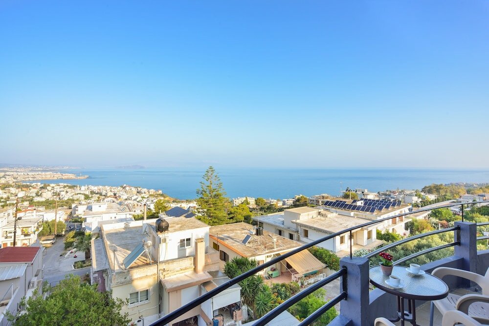 Фото Loucerna Suites Chania