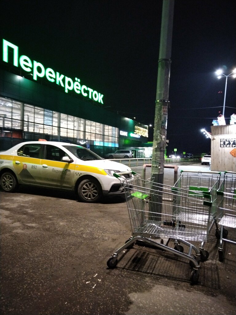 Supermarket Perekrestok, Bronnizi, photo