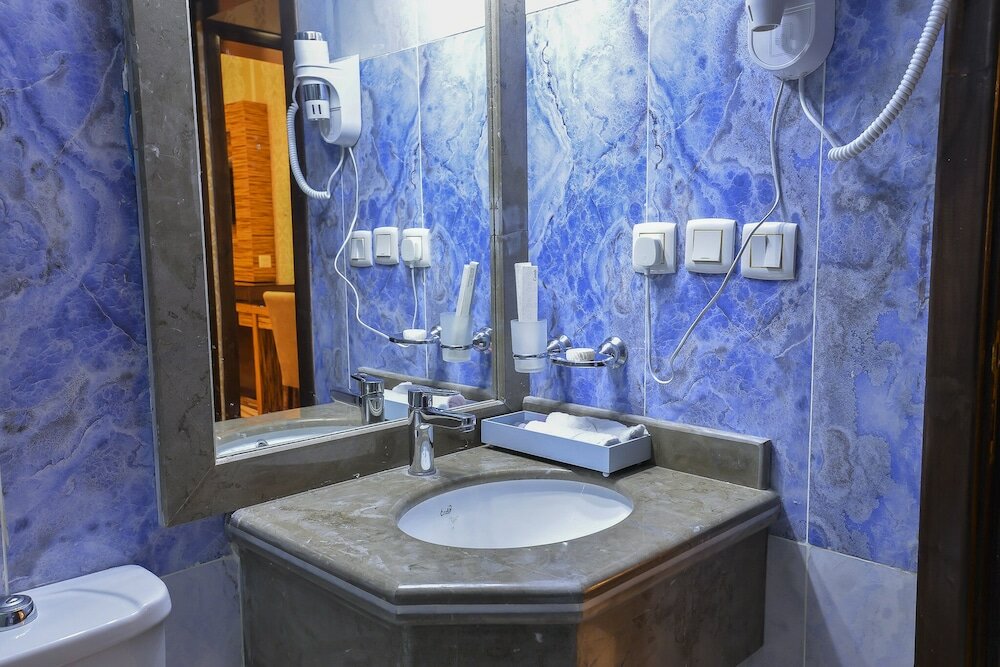 Фото Crown Town Hotel