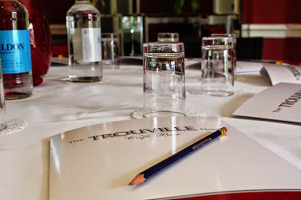 Фото The Trouville Hotel