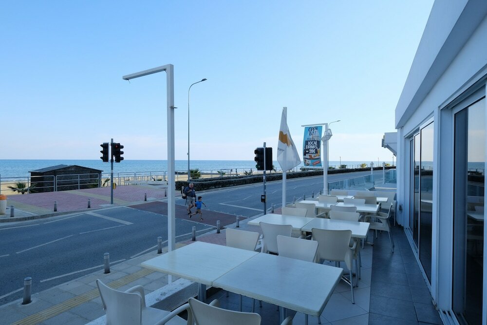 Фото Flamingo Beach Hotel