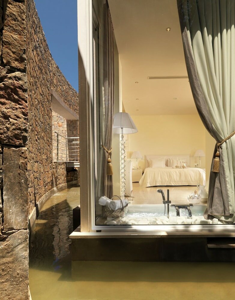 Фото Out Of The Blue Resort & SPA