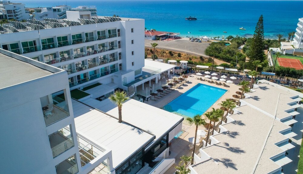 Фото Napa Mermaid Hotel & Suites