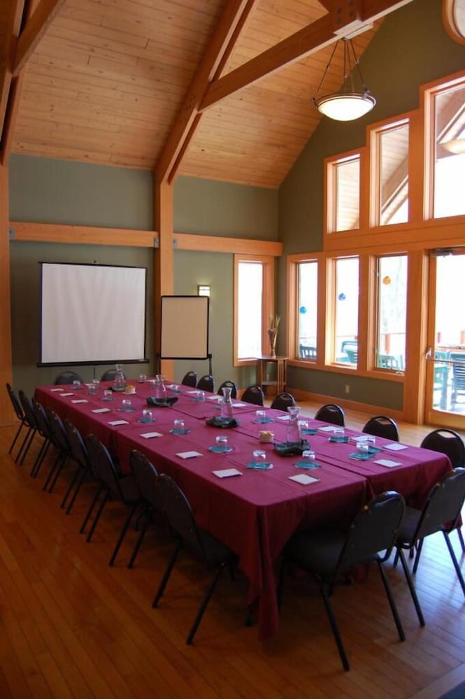 Фото Minnewaska Lodge