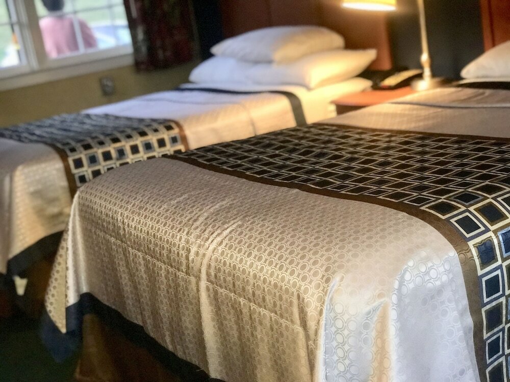 Фото Swiss Chalets Village Inn