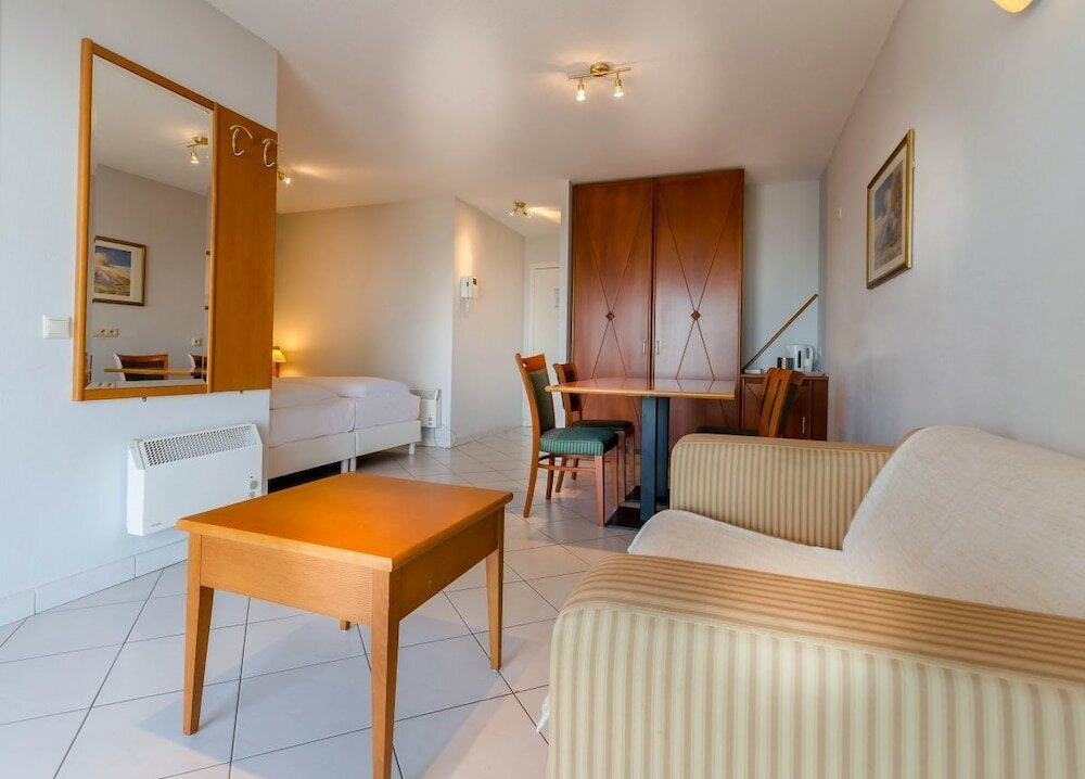 Фото StayatSea Retro Appartments Blankenberge