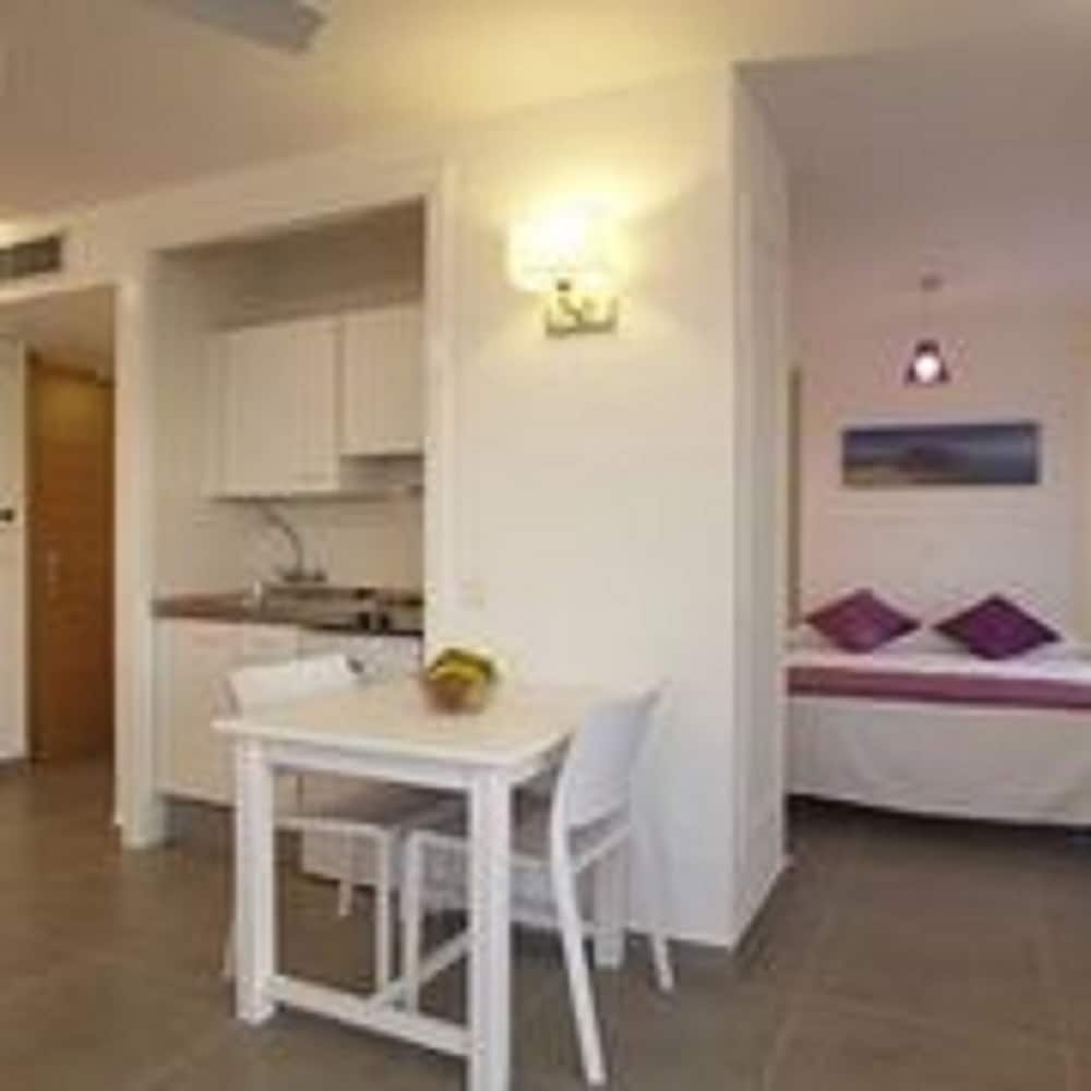 Фото Nereida Aparthotel