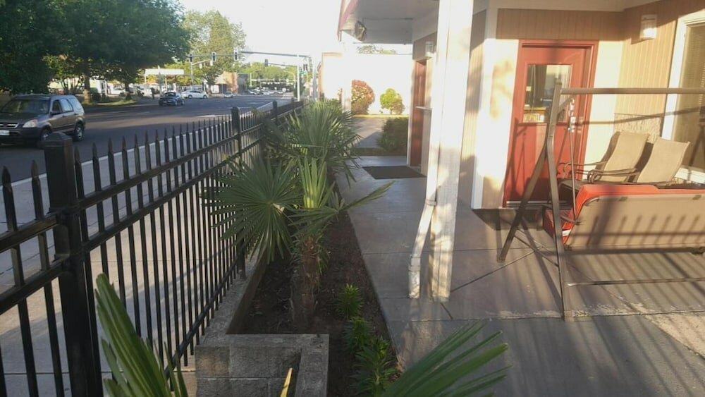 Фото Express Inn & Suites