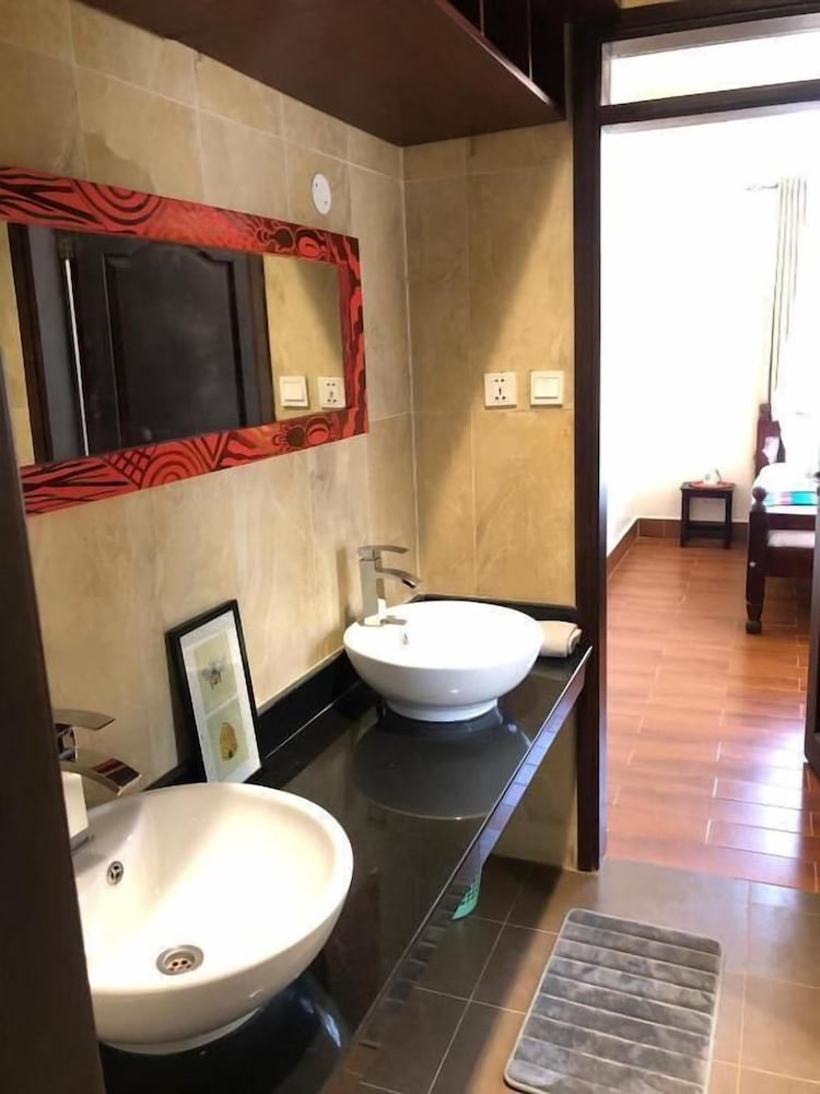 Фото The Hive Entebbe Guesthouse