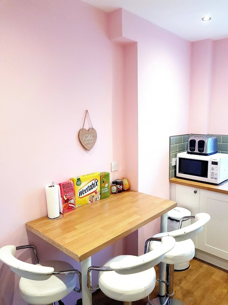 Фото Warm Cosy Family Home With Free Parking