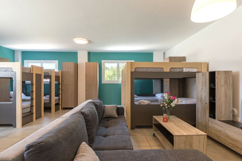 Фото Local Hostel & Suites