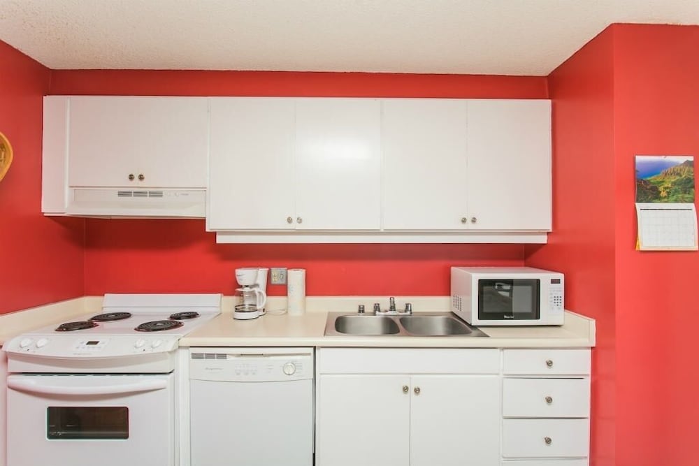 Фото Discovery Bay One Bedroom Condos with Kitchen & Free Wifi!