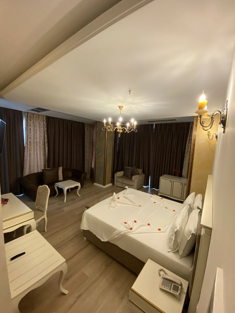 Фото The Red Bricks Hotel