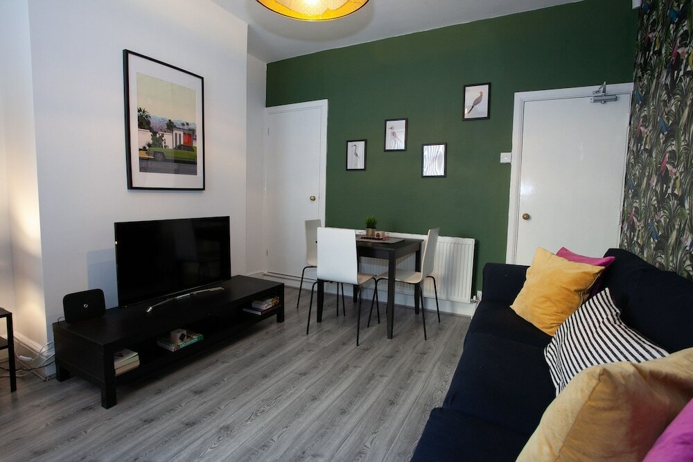 Фото Salford House