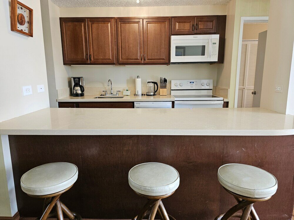 Фото Discovery Bay One Bedroom Condos with Kitchen & Free Wifi!