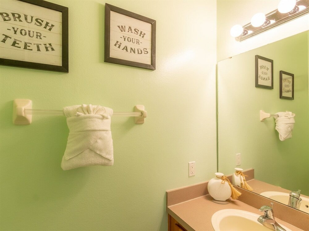 Фото Private Screened Splash Pool Overlooking Tranquil Lake Right Beside Disney World by Florida Dream Homes