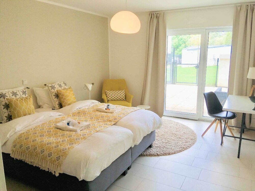 Фото Large Art Deco Flat 100m2 in City Center - Parking