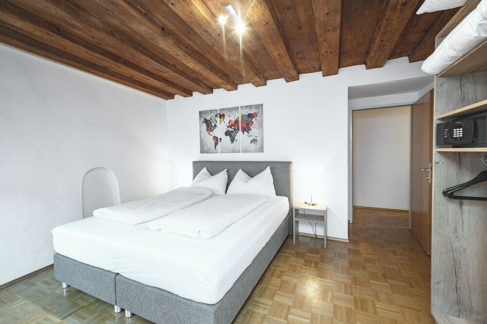 Фото Basic Apartments downtown