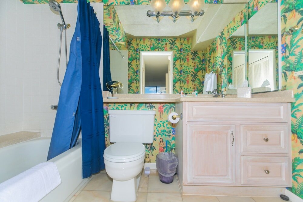 Фото Two Bedroom Discovery Bay High Rise Condos with Lanai & Gorgeous Views