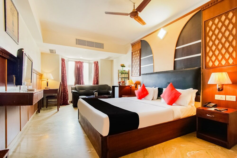 Фото Capital O 61144 Hotel Raj