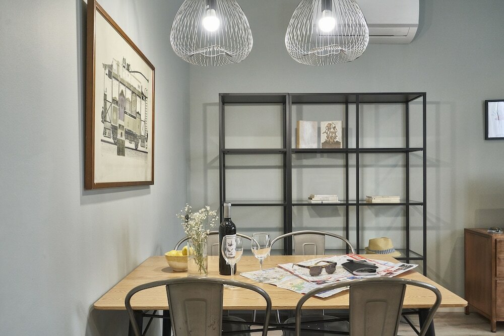 Фото AinB Las Ramblas Colón Apartments