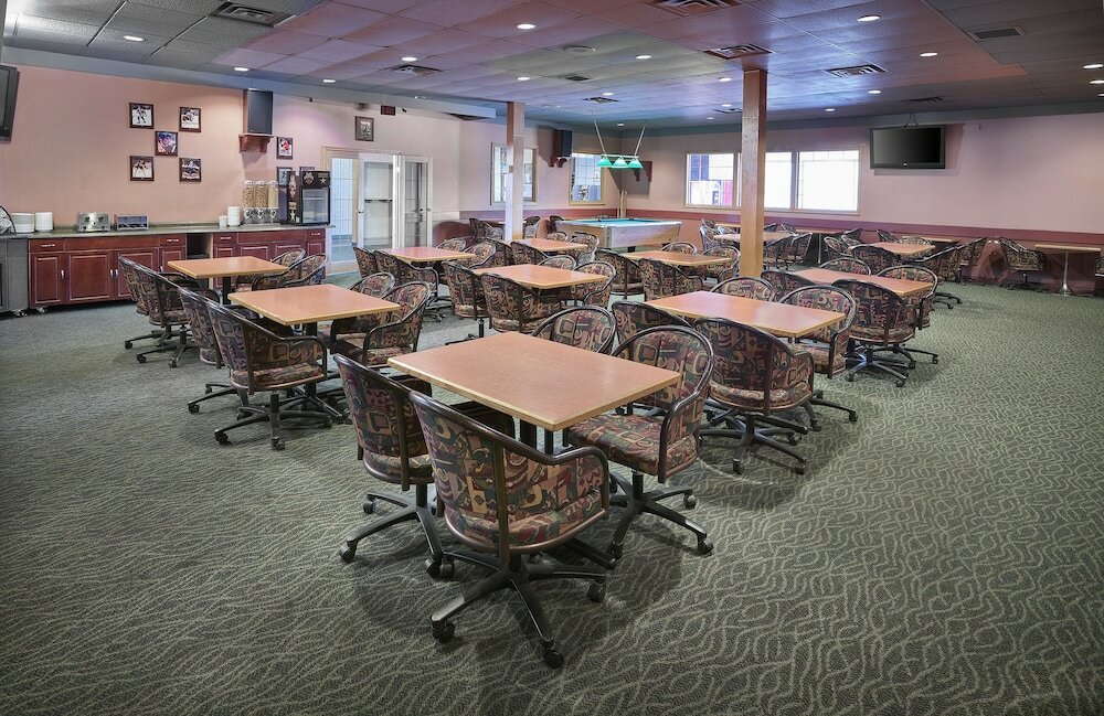 Фото The Crestwood Hotel