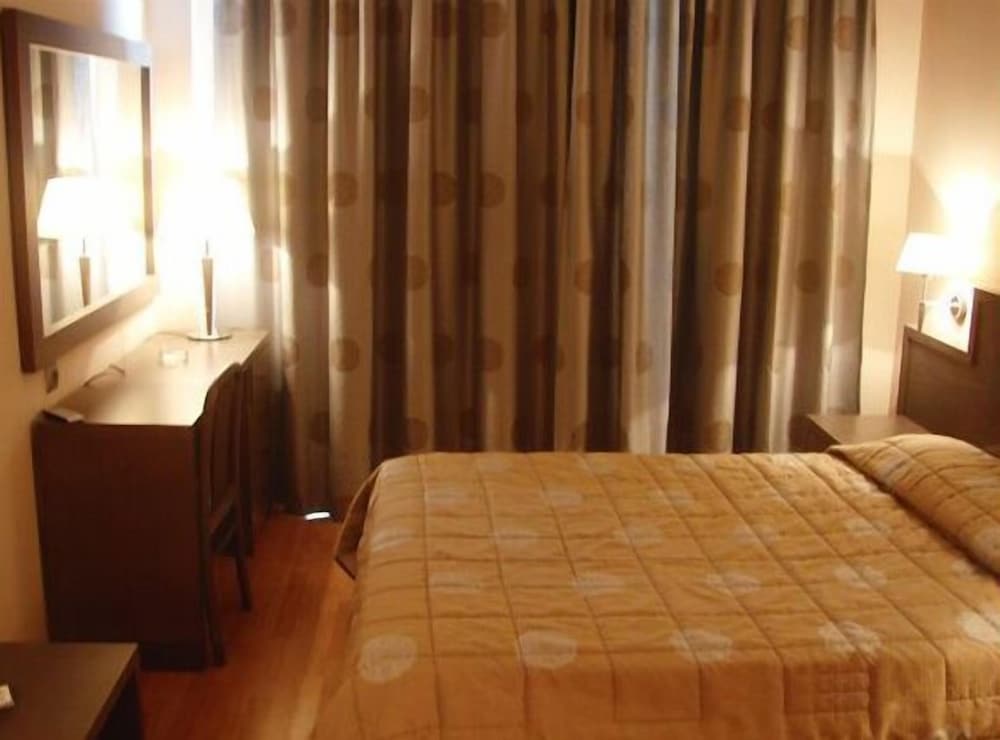 Фото Messinian Bay Hotel