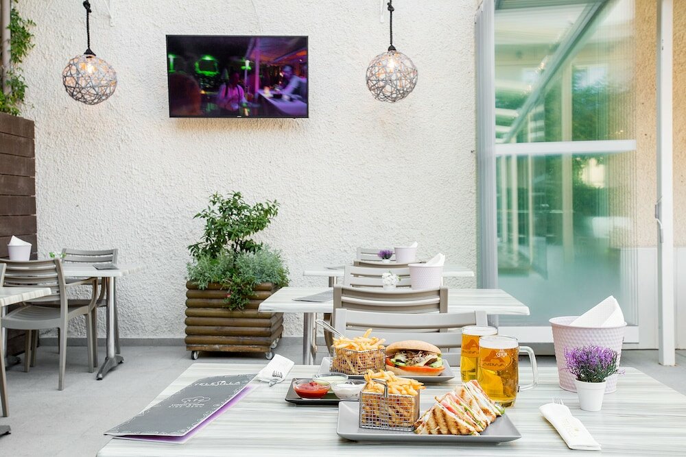 Фото Telesilla Hotel