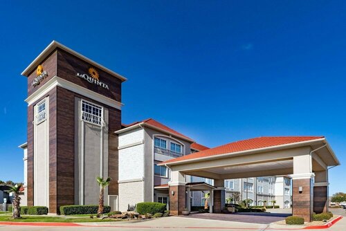 Гостиница La Quinta Inn & Suites by Wyndham Garland Harbor Point в Гарлэнде