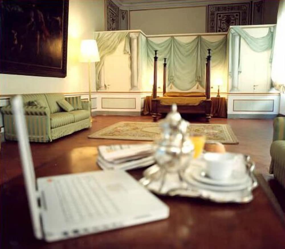 Фото Palazzo Tucci Residenza d'Epoca