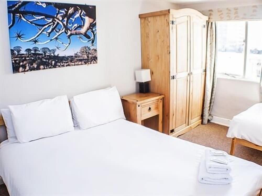 Фото The Queensbury Hotel