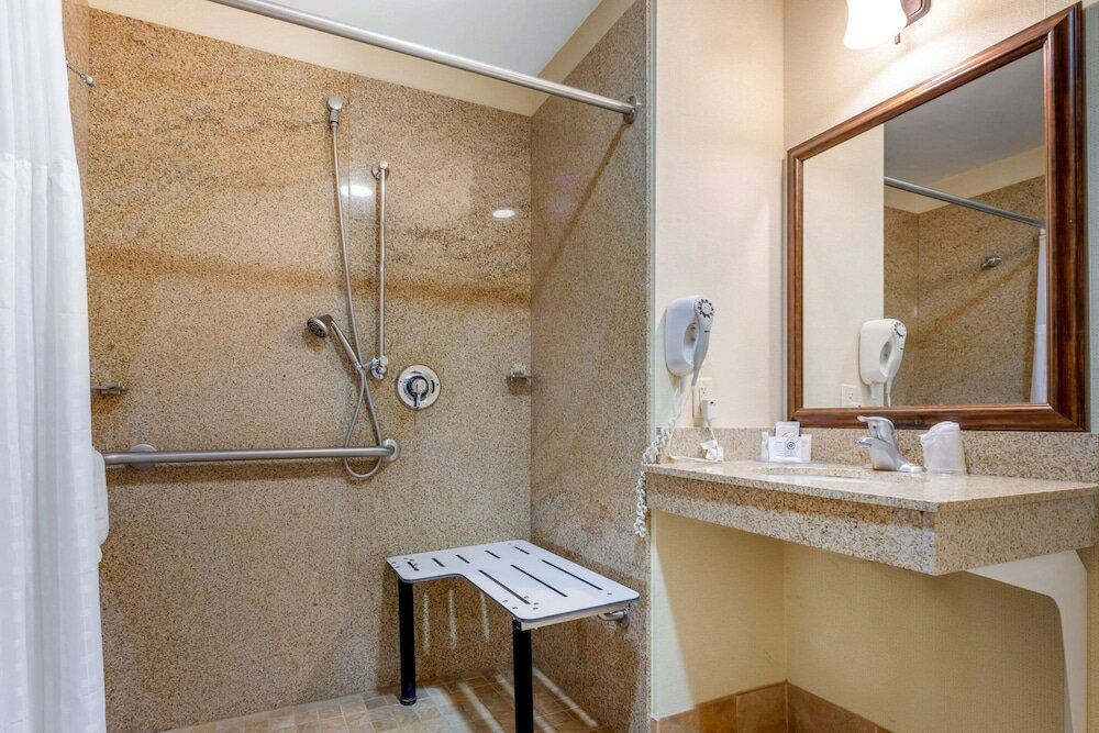 Фото Comfort Inn & Suites Mountain Iron and Virginia