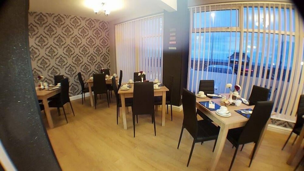 Фото Queens Plaza Hotel