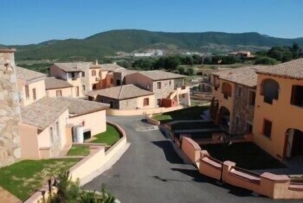 Фото Albergo Residenziale Li Troni