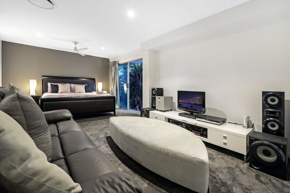 Фото Sunrise Executive 5 Bedroom Home