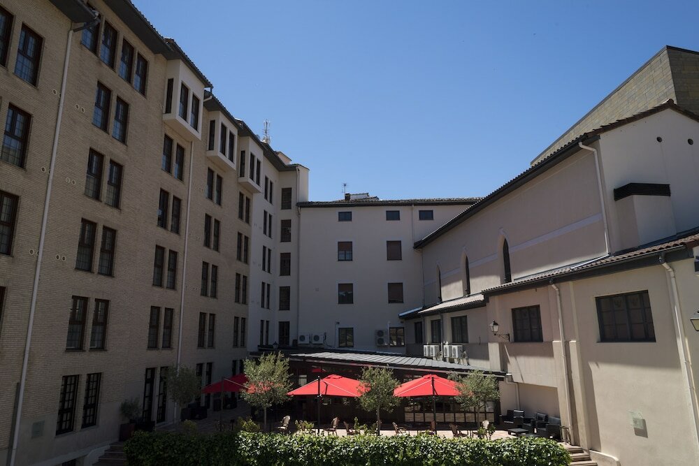 Фото Pamplona Catedral Hotel