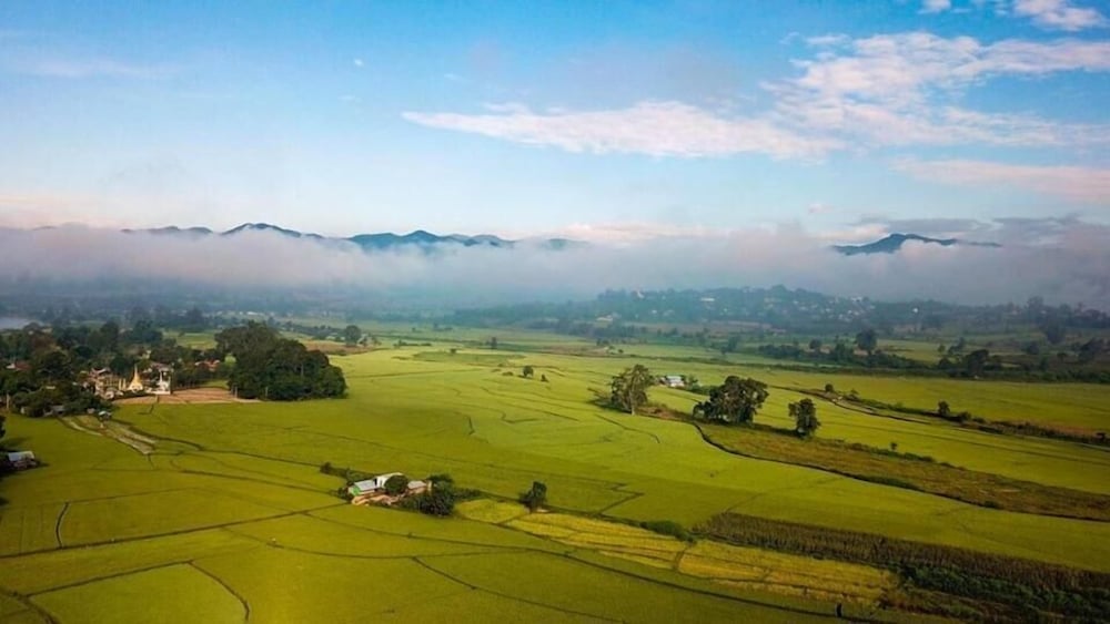 Фото Mr. Charles River View Lodge