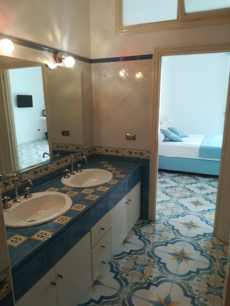 Фото Suite Napoli Riviera