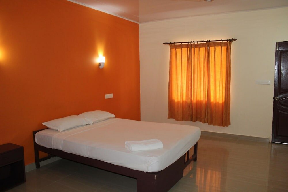 Фото New Kovalam Beach Hotel