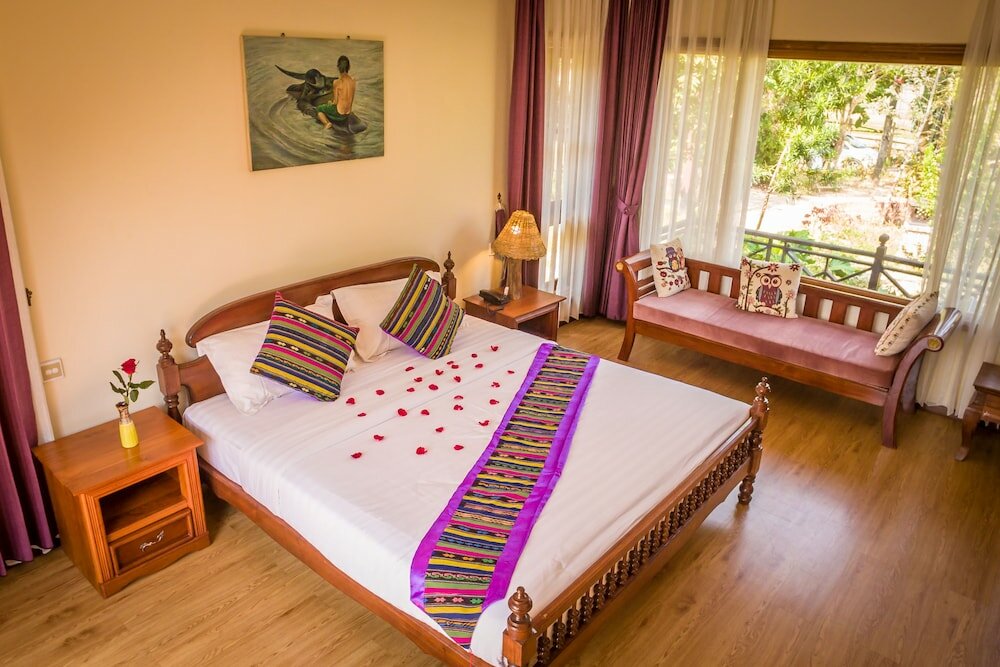 Фото Mr. Charles River View Lodge