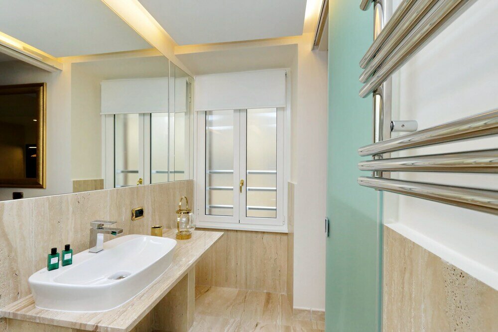 Фото Trevi Diamond Luxury Suite & Jacuzzi